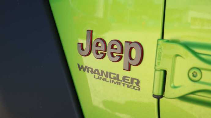 点击大图看下一张：自带草原的牧马人 jeep汽车图片欣赏