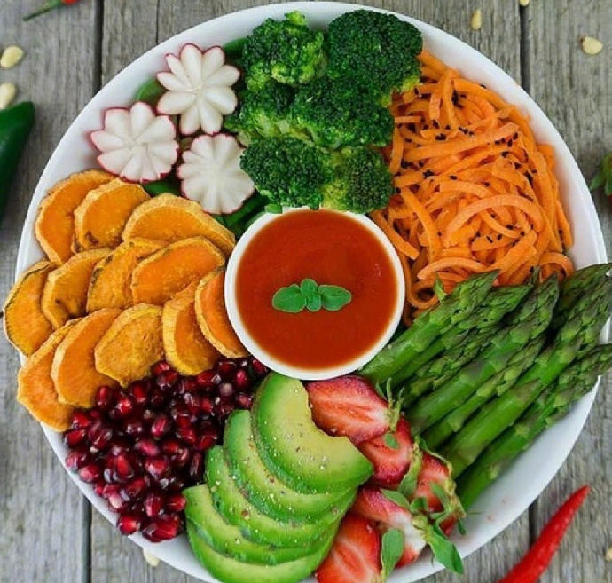点击大图看下一张：一组减脂低热量绿色蔬菜沙拉
