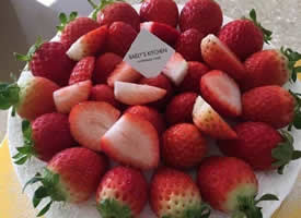 一组酸酸甜甜的草莓蛋糕图片欣赏
