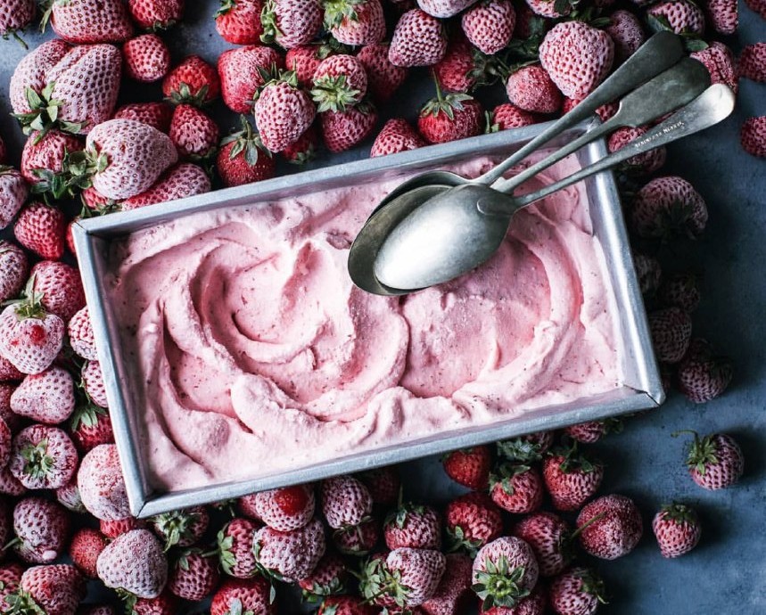 点击大图看下一张：鲜美红嫩，果肉多汁，含有特殊的浓郁水果芳香的草莓