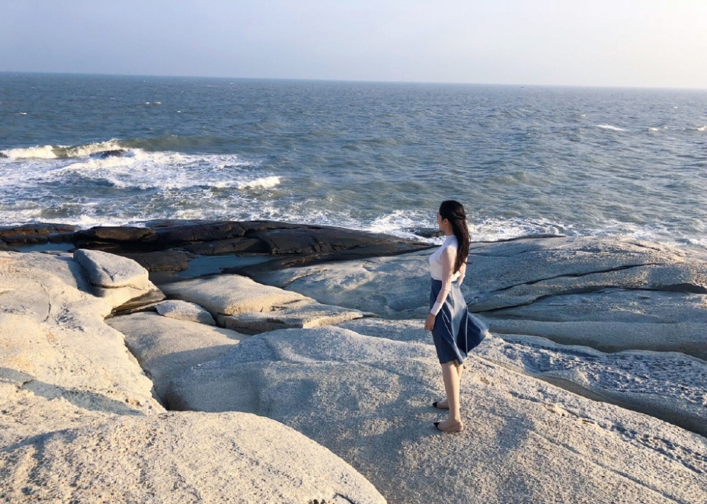 点击大图看下一张：钟祺海边旅拍唯美写真图片