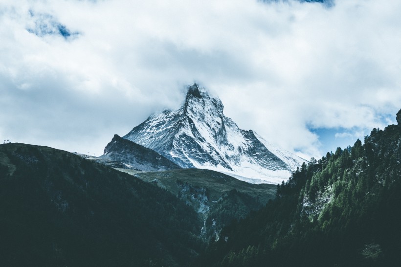 点击大图看下一张：阿尔卑斯雪山风景图片