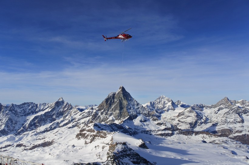点击大图看下一张：阿尔卑斯雪山风景图片