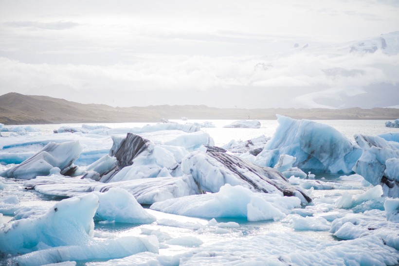 点击大图看下一张：美丽的冰川景色图片