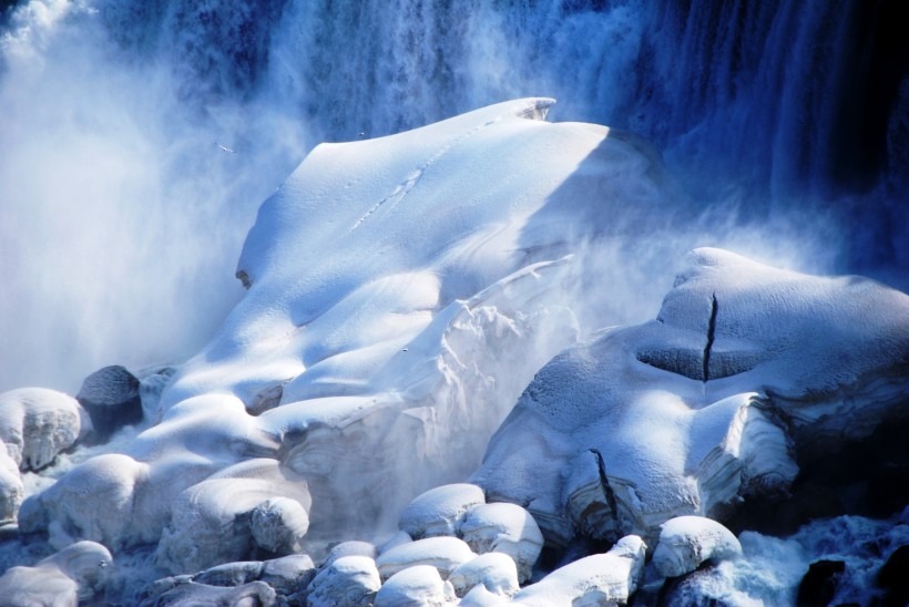 点击大图看下一张：美丽的冰川景色图片