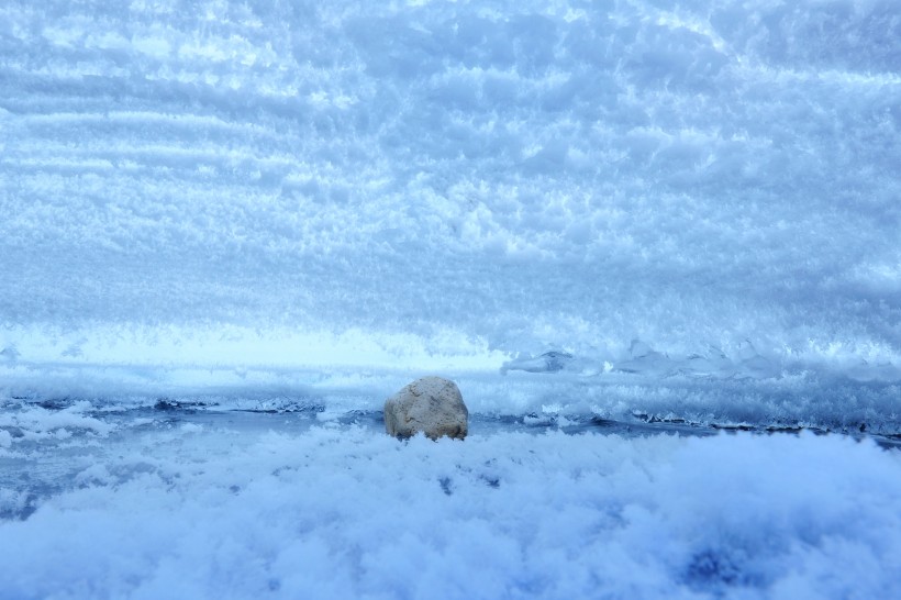 点击大图看下一张：白色冰雪世界风景图片