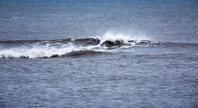 点击大图看下一张：大海波浪图片