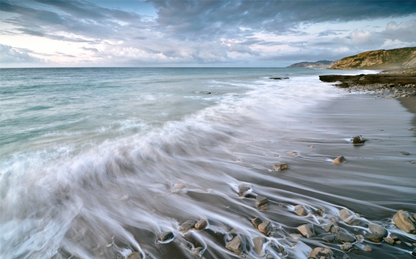 点击大图看下一张：大海海浪浪花图片