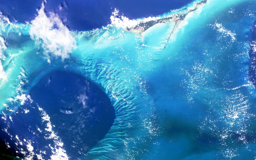 点击大图看下一张：大海海洋海浪图片