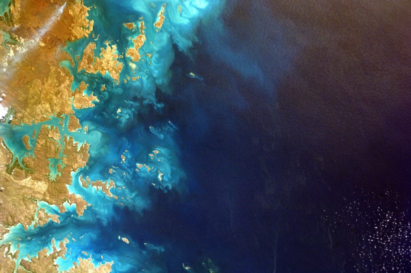 点击大图看下一张：卫星拍摄的地球局部图片