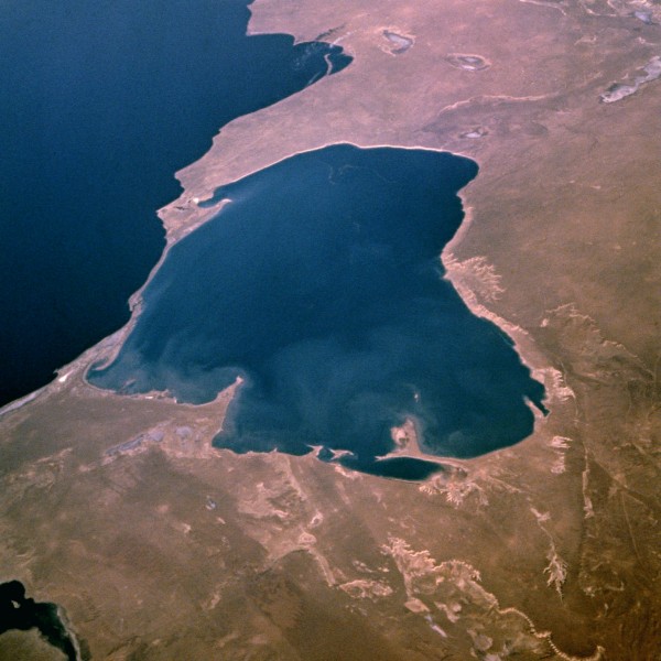 点击大图看下一张：地球表面图片