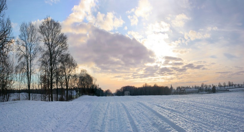 点击大图看下一张：冬日雪景图片