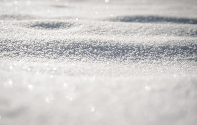 点击大图看下一张：冬天下雪时的美景图片