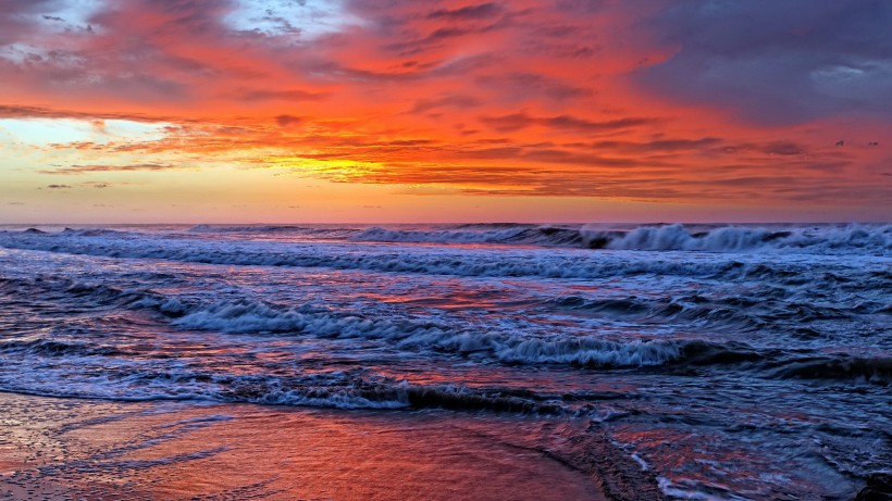 点击大图看下一张：唯美海滩边日落图片