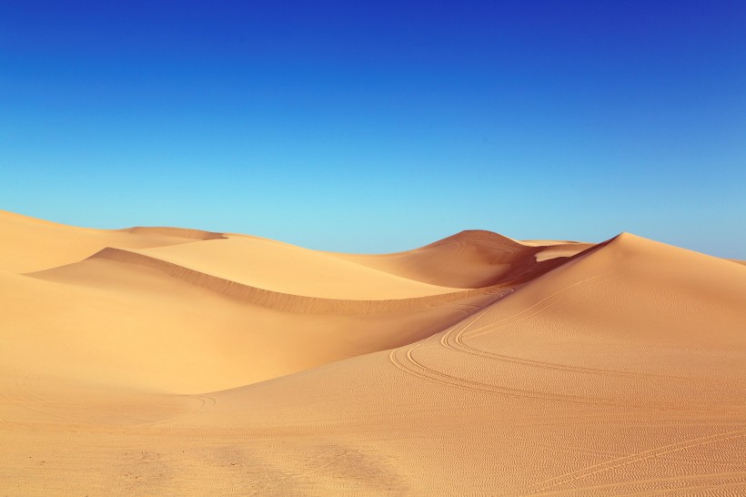 点击大图看下一张：干旱的沙漠图片
