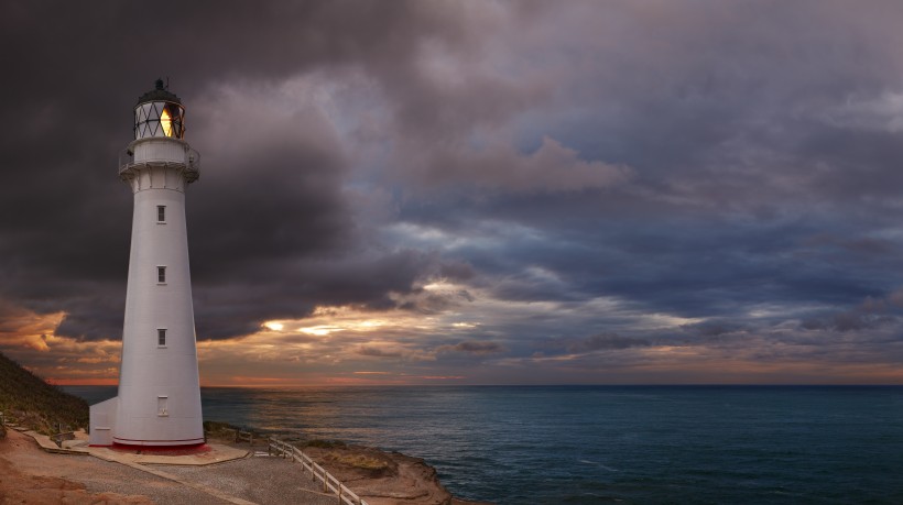 点击大图看下一张：海岸灯塔风景图片