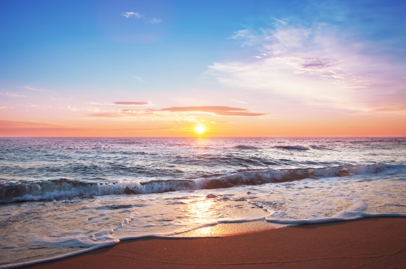 点击大图看下一张：海边日出风景图片