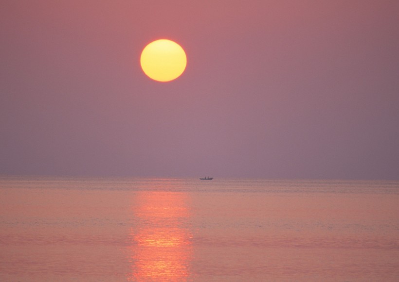 点击大图看下一张：海边唯美日落图片
