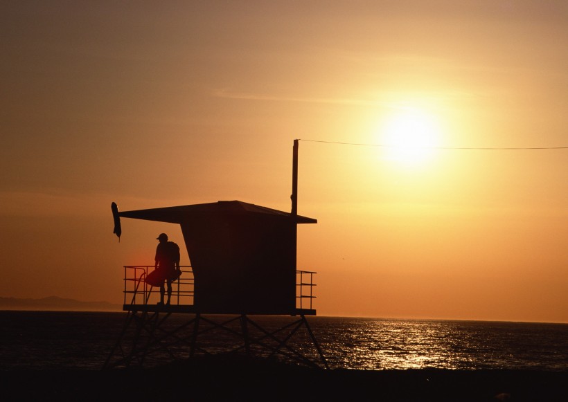 点击大图看下一张：海边夕阳剪影图片