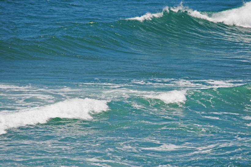 点击大图看下一张：大海海浪风景图片