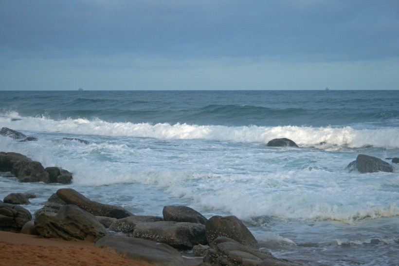点击大图看下一张：大海海浪风景图片