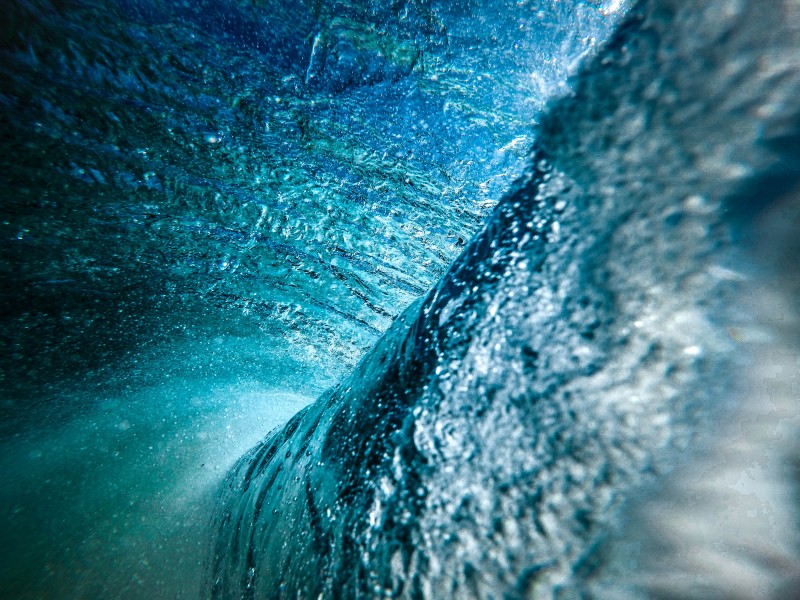 点击大图看下一张：翻滚的海浪图片