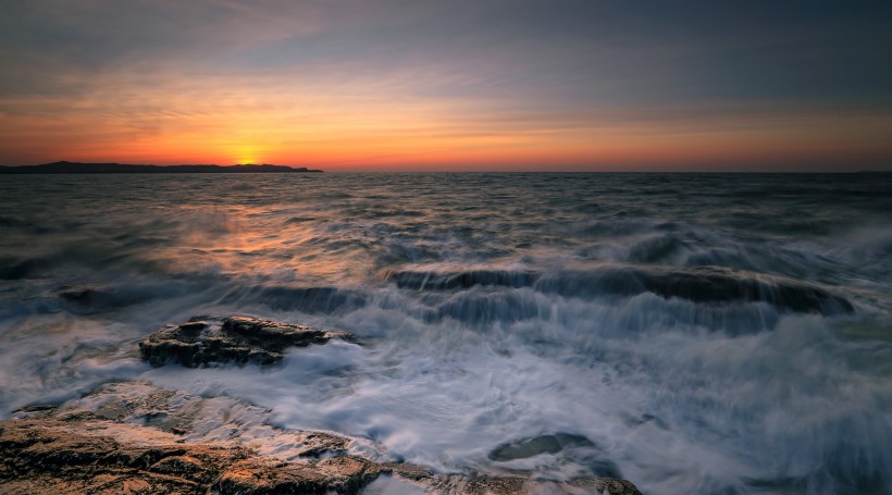 点击大图看下一张：海上日落风景图片