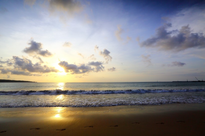 点击大图看下一张：海滩日落图片