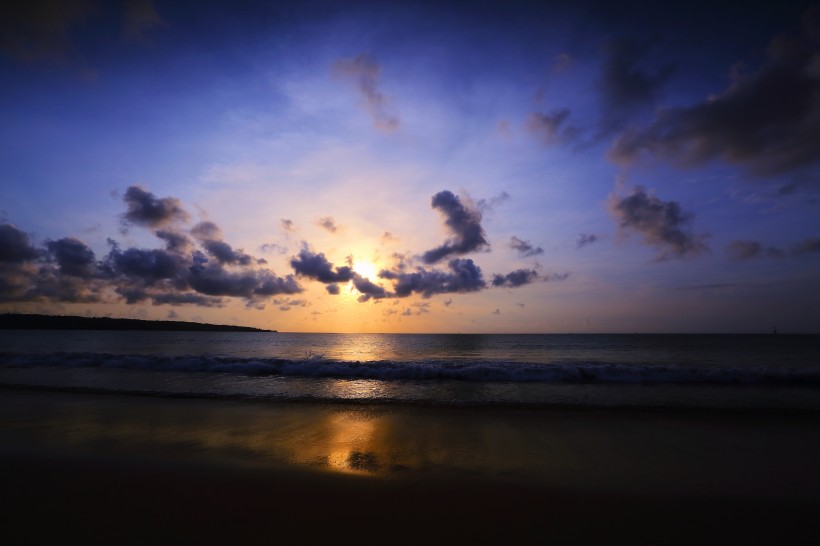 点击大图看下一张：海滩日落图片