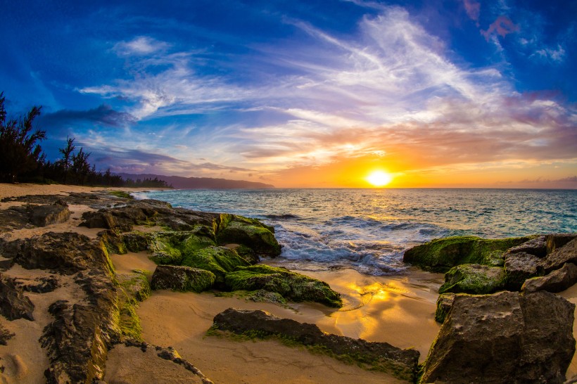 点击大图看下一张：海滩夕阳景色图片