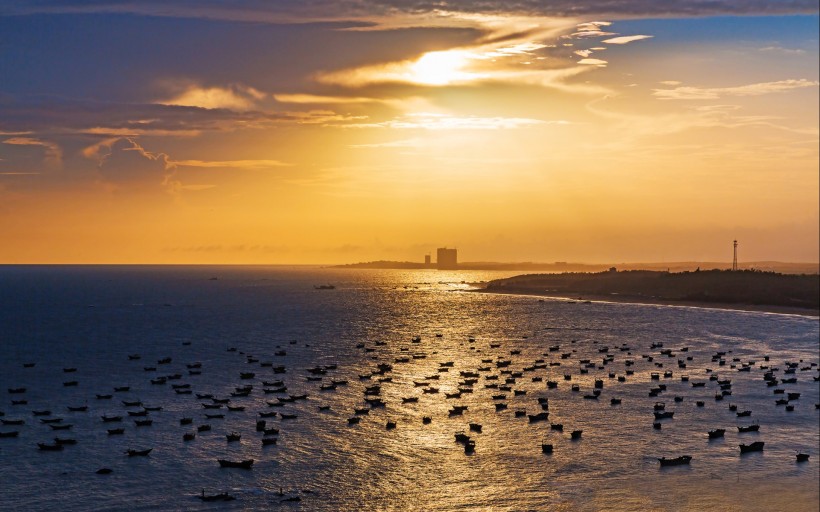 点击大图看下一张：电白晏镜海湾夕阳美景图片