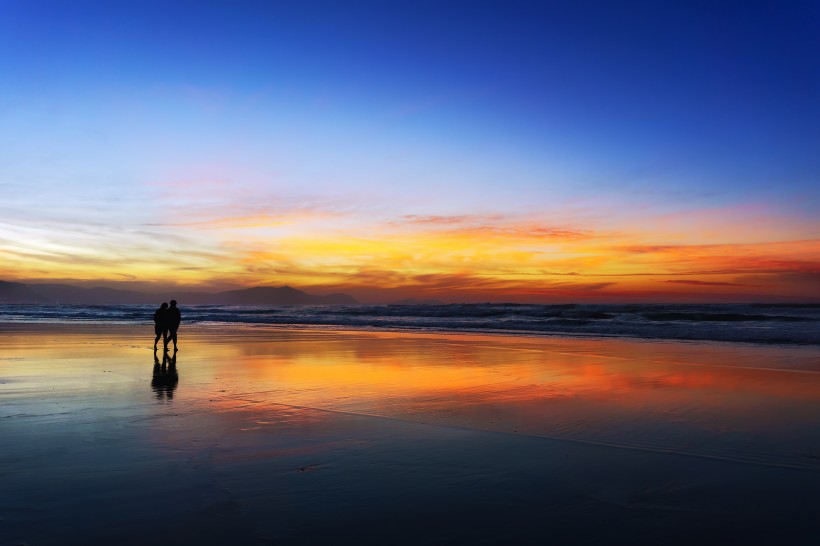 点击大图看下一张：黄昏海滩景色图片