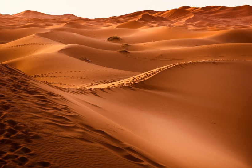 点击大图看下一张：荒芜人烟的沙漠图片