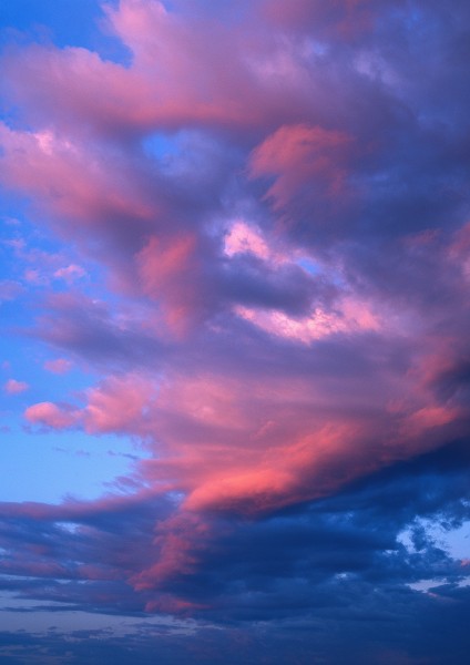 点击大图看下一张：绚丽的“火烧云”图片