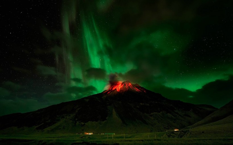 点击大图看下一张：壮丽火山风景图片