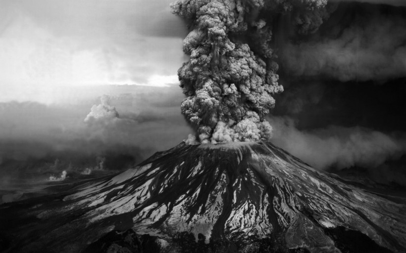 点击大图看下一张：壮丽火山风景图片