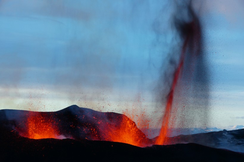 点击大图看下一张：火山爆发图片