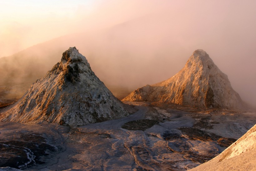 点击大图看下一张：火山和岩浆风景图片