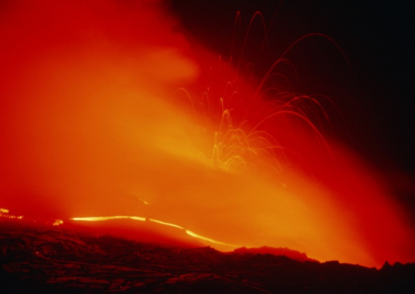 点击大图看下一张：火山岩浆图片