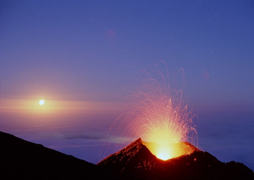 点击大图看下一张：火山岩浆图片
