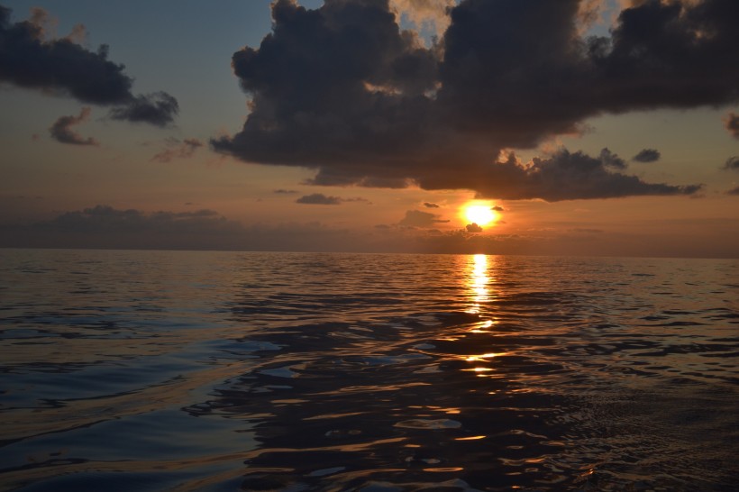 点击大图看下一张：印度洋落日风景图片