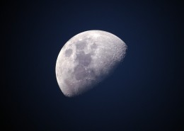 皎洁的月亮的图片_10张