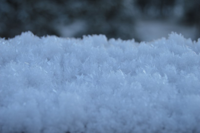 点击大图看下一张：晶莹的雪花图片