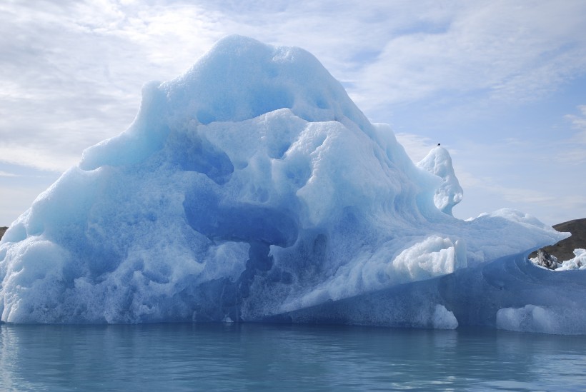 点击大图看下一张：绝美冰川图片