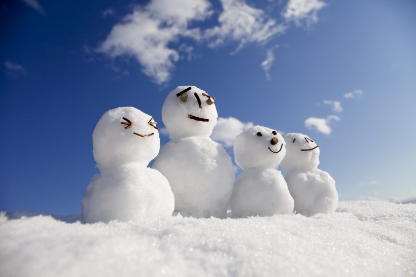 点击大图看下一张：可爱的雪人风景图片