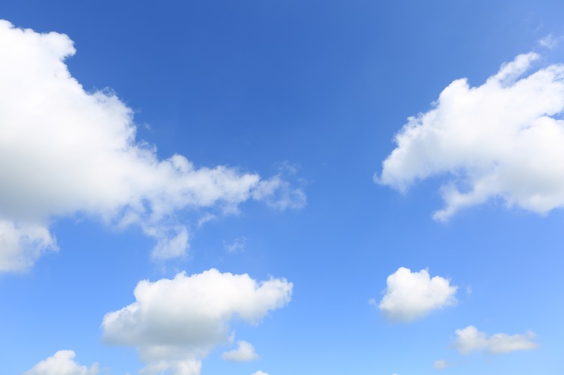 点击大图看下一张：好看的蓝天白云图片