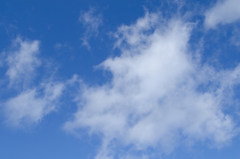 点击大图看下一张：蓝天白云图片