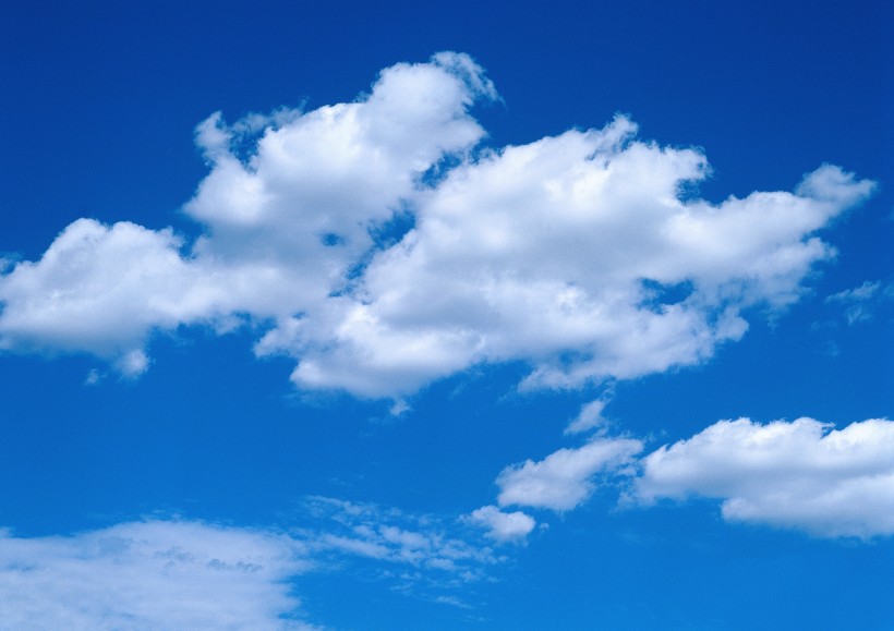 点击大图看下一张：蓝天与白云图片