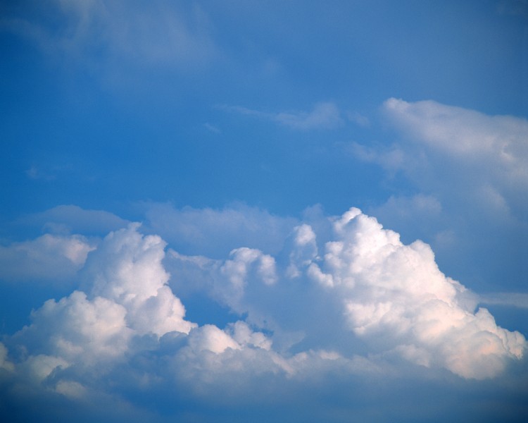 点击大图看下一张：漂亮的蓝天白云图片