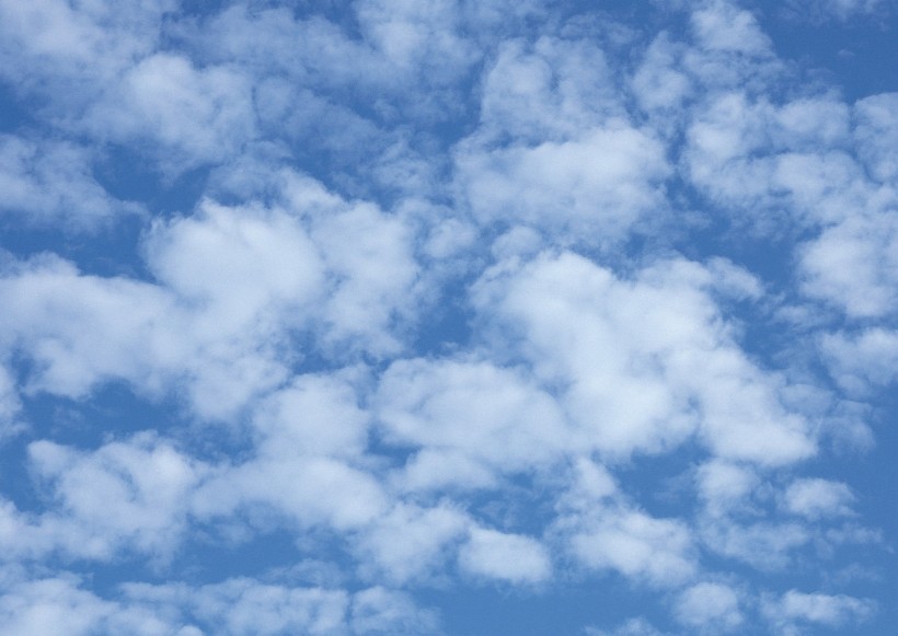 点击大图看下一张：蓝天白云图片